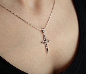 Piękny Srebrny  Wisiorek Krzyżyk z Cyrkonią !!!